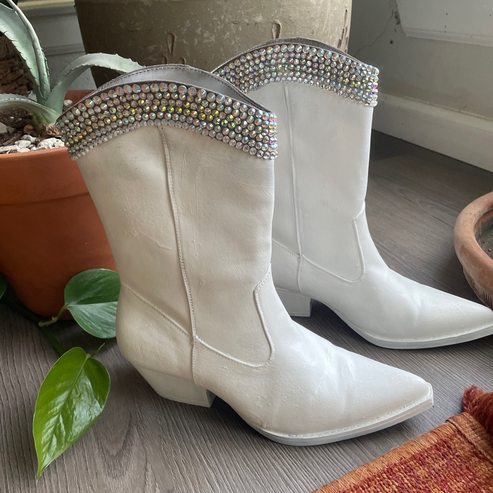 white rhinestoned cowboy boots